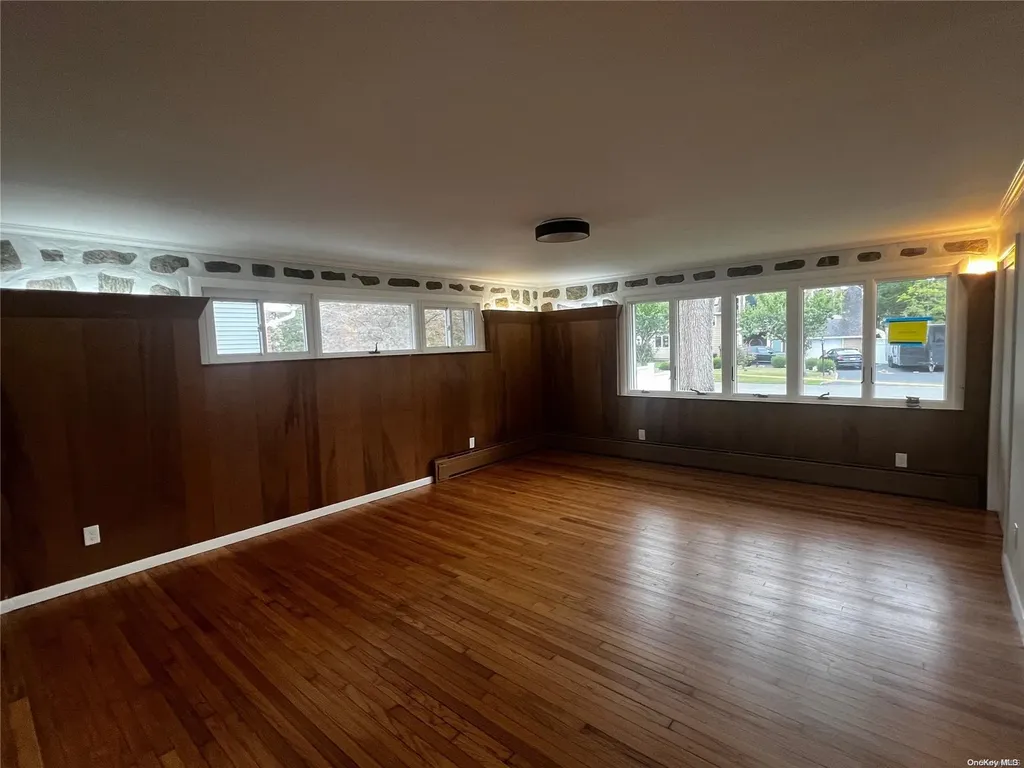 93 Lake Street Islip NY 11751