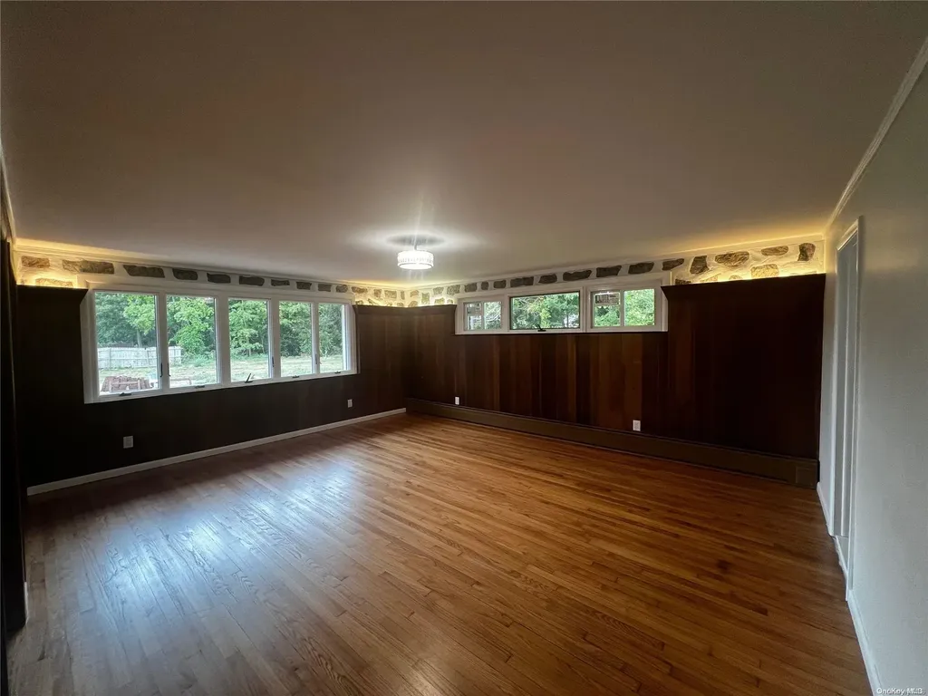 93 Lake Street Islip NY 11751
