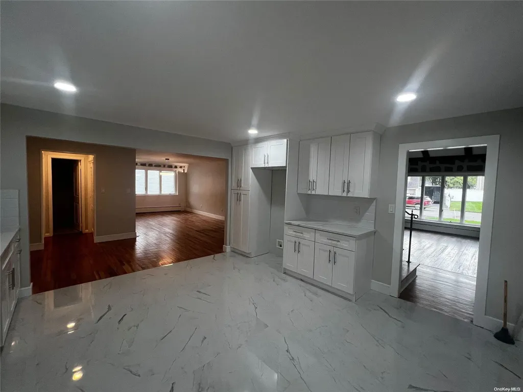 93 Lake Street Islip NY 11751
