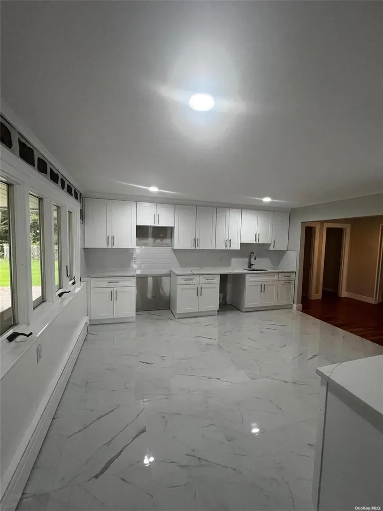 93 Lake Street Islip NY 11751