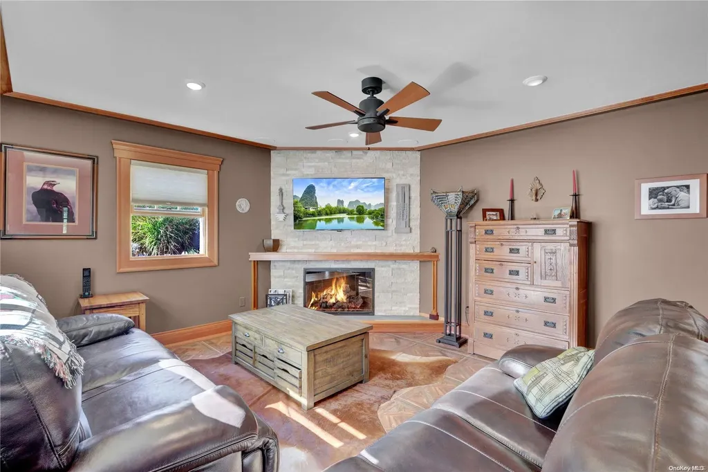 18 Hemlock Lane Bay Shore NY 11706