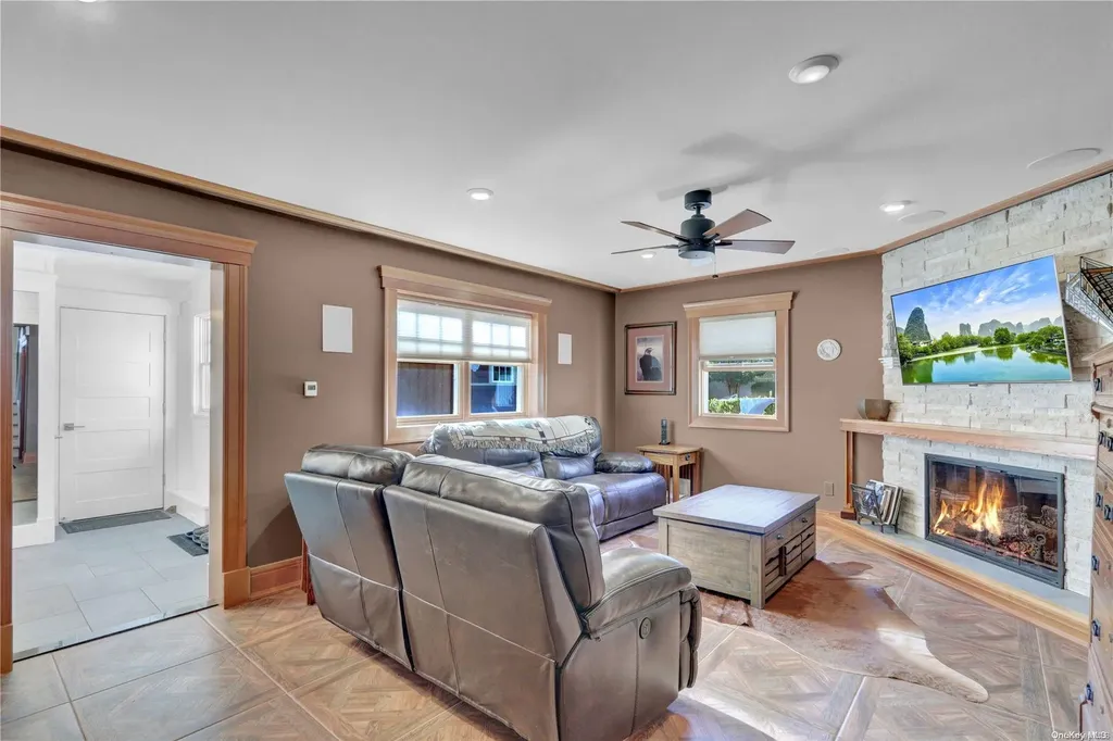 18 Hemlock Lane Bay Shore NY 11706