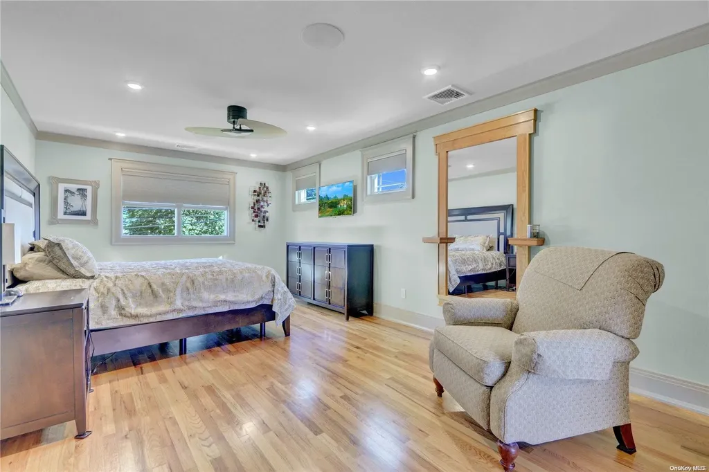 18 Hemlock Lane Bay Shore NY 11706