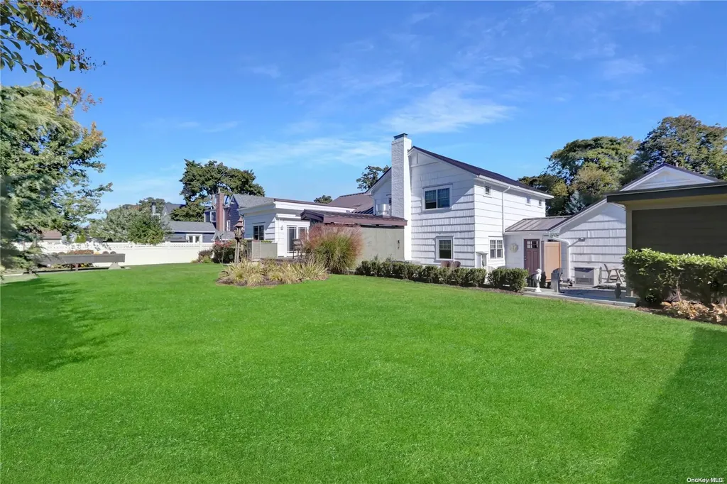 18 Hemlock Lane Bay Shore NY 11706