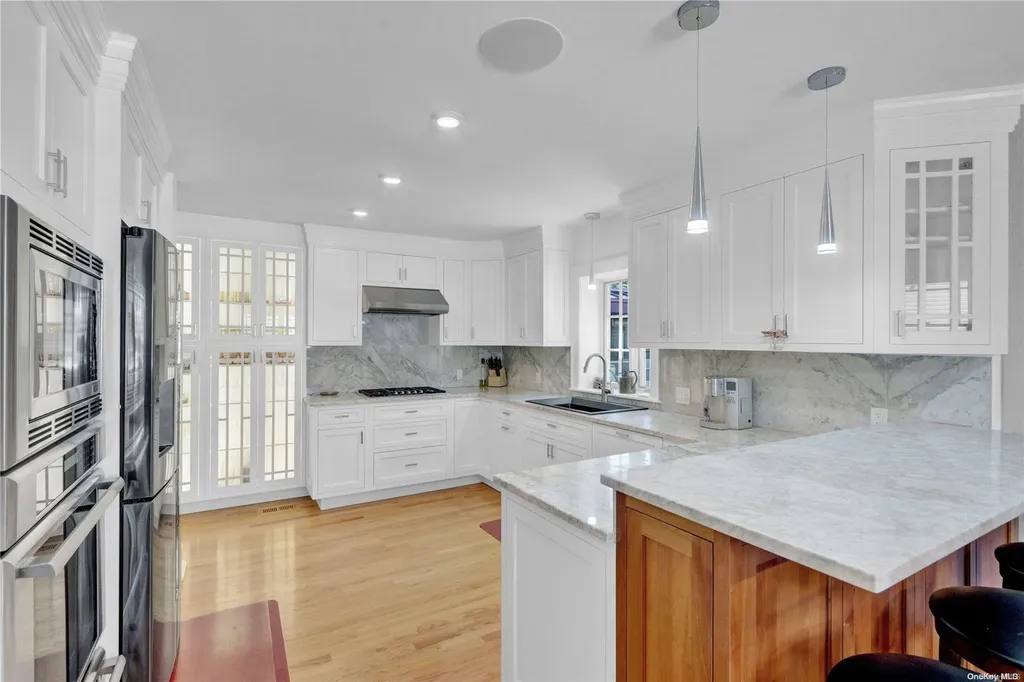 18 Hemlock Lane Bay Shore NY 11706