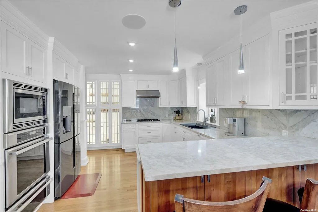 18 Hemlock Lane Bay Shore NY 11706