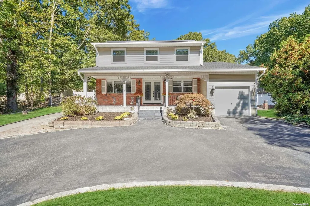 697 Meadow Road Smithtown NY 11787