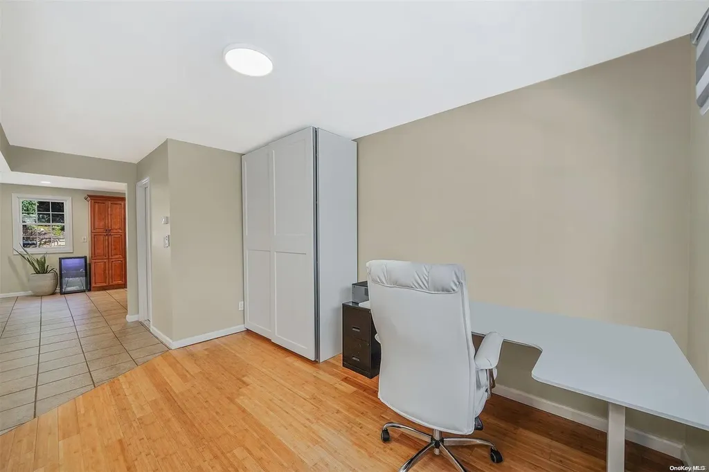 697 Meadow Road Smithtown NY 11787