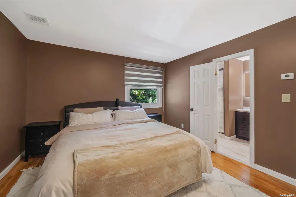 697 Meadow Road Smithtown NY 11787