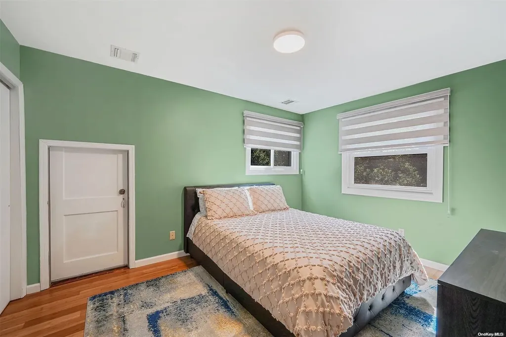 697 Meadow Road Smithtown NY 11787