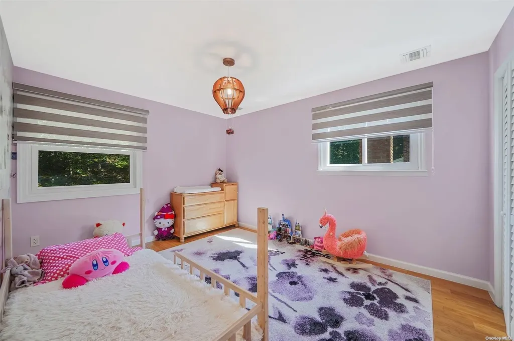 697 Meadow Road Smithtown NY 11787