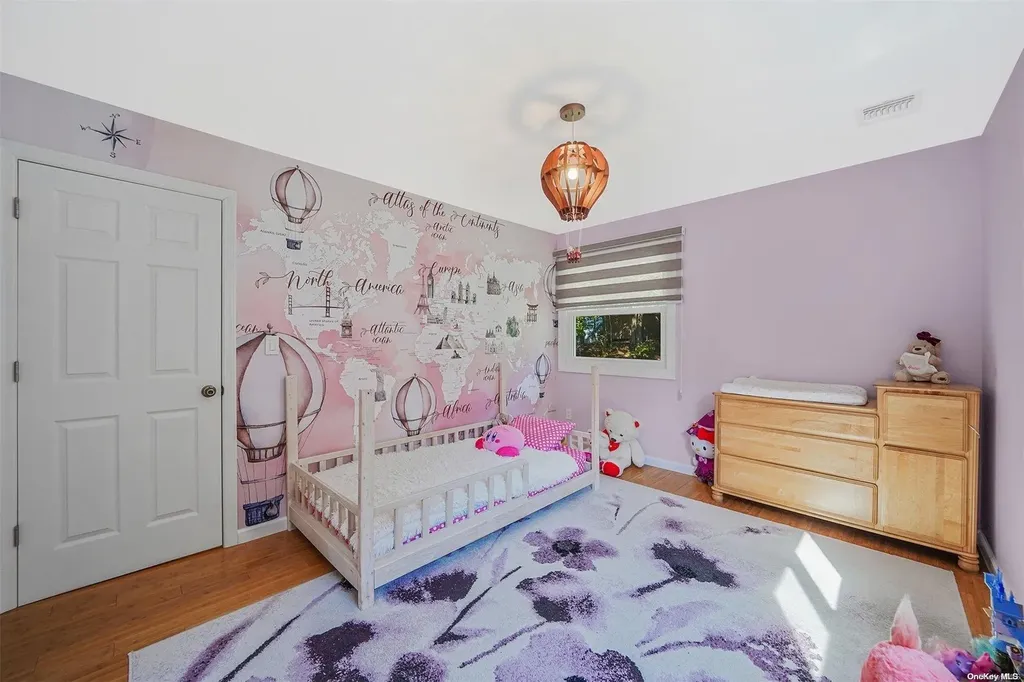 697 Meadow Road Smithtown NY 11787
