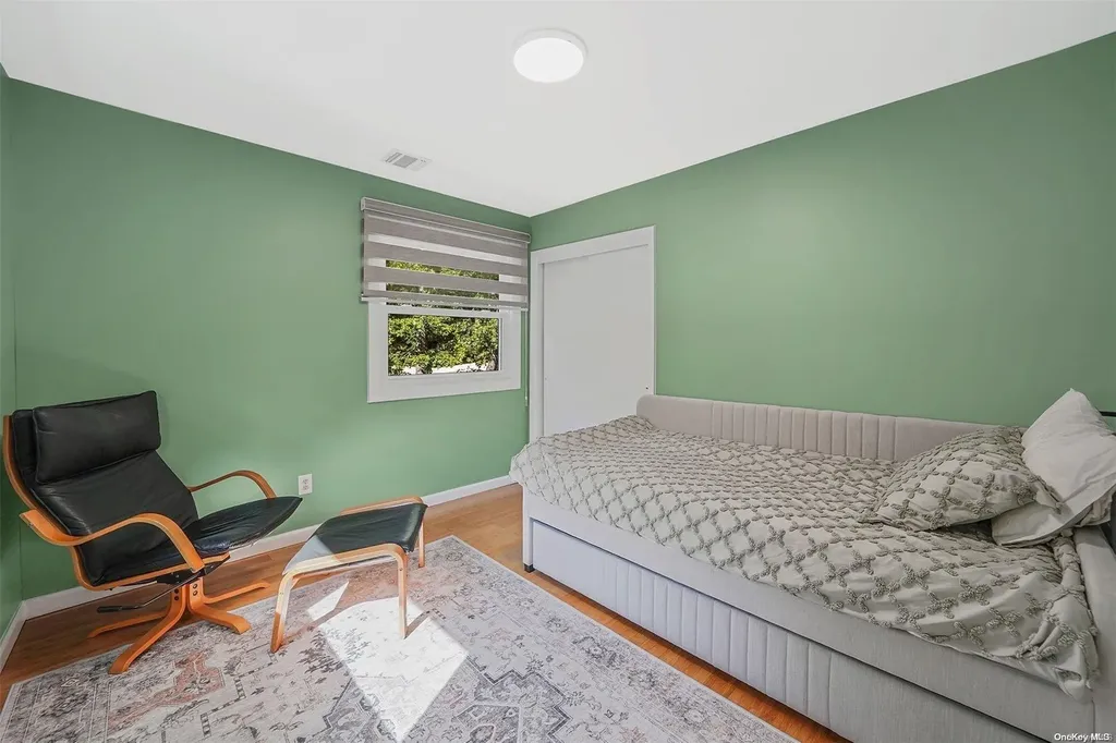 697 Meadow Road Smithtown NY 11787
