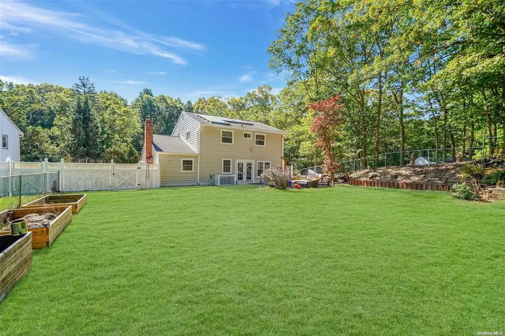 697 Meadow Road Smithtown NY 11787