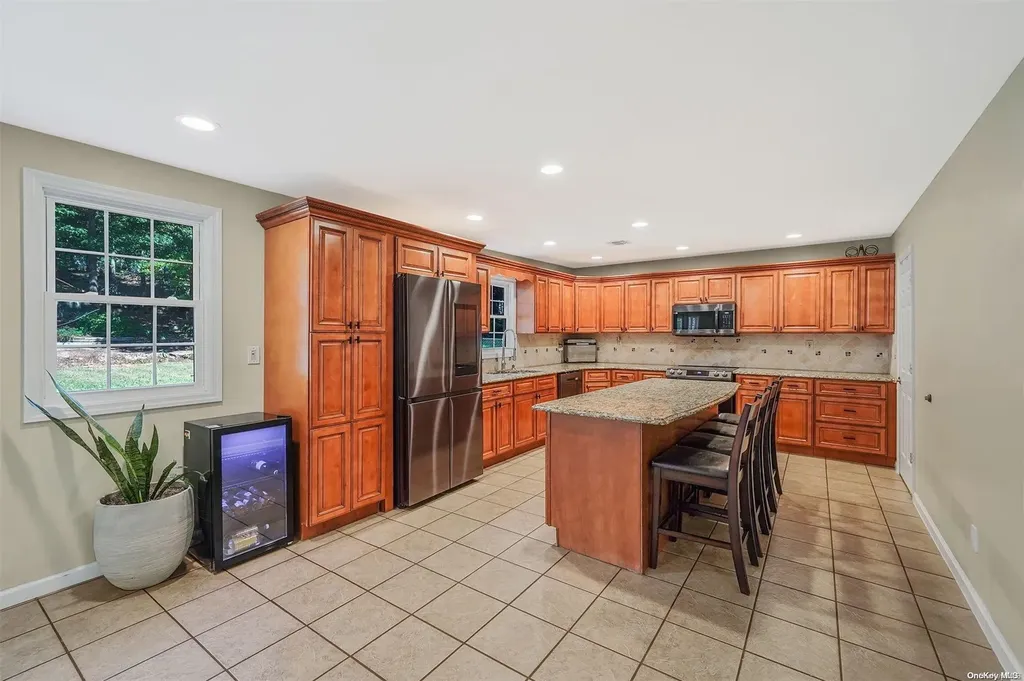 697 Meadow Road Smithtown NY 11787