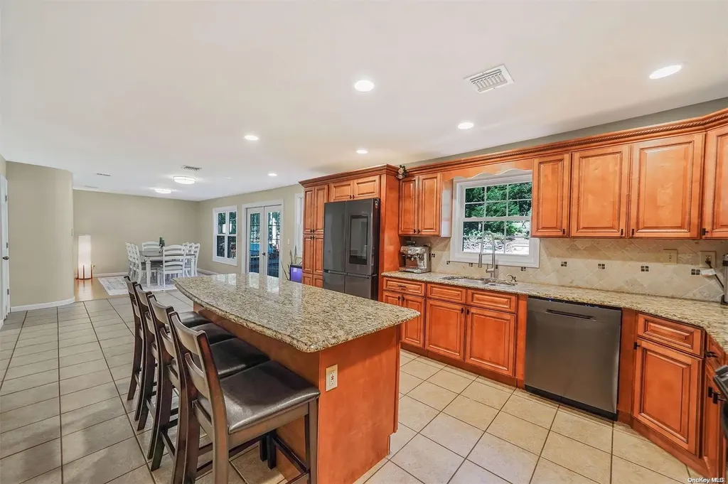 697 Meadow Road Smithtown NY 11787