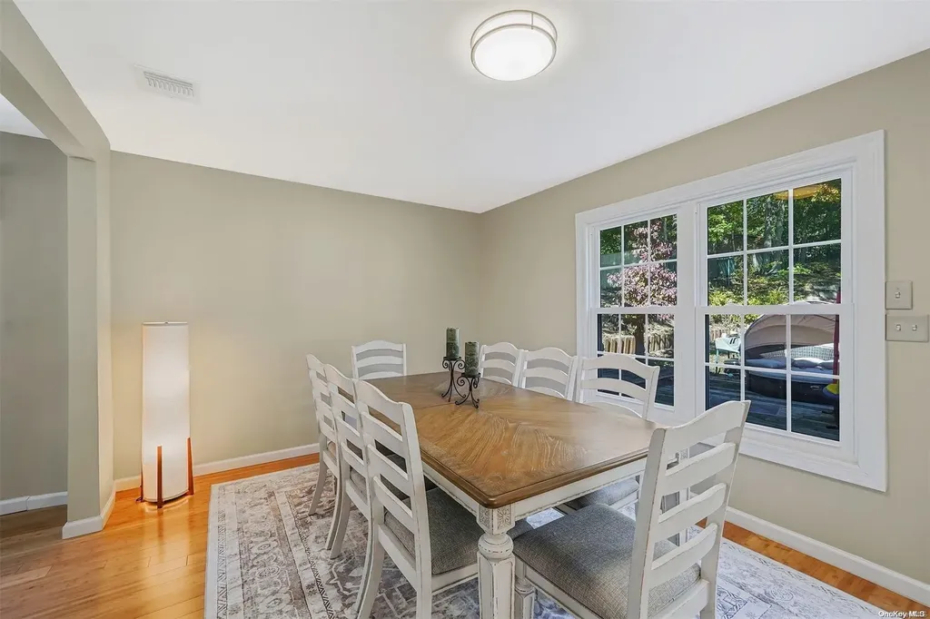 697 Meadow Road Smithtown NY 11787