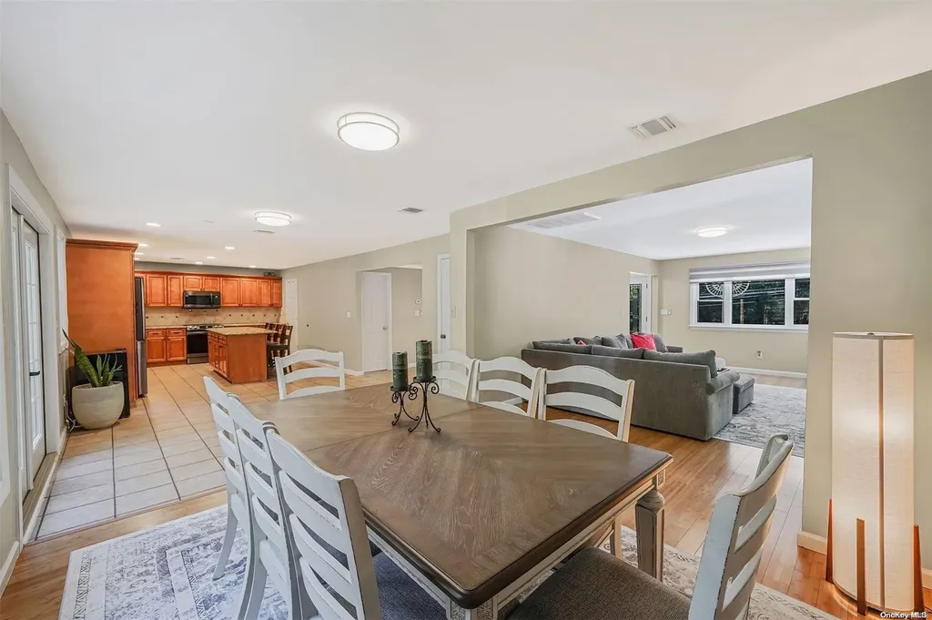 697 Meadow Road Smithtown NY 11787