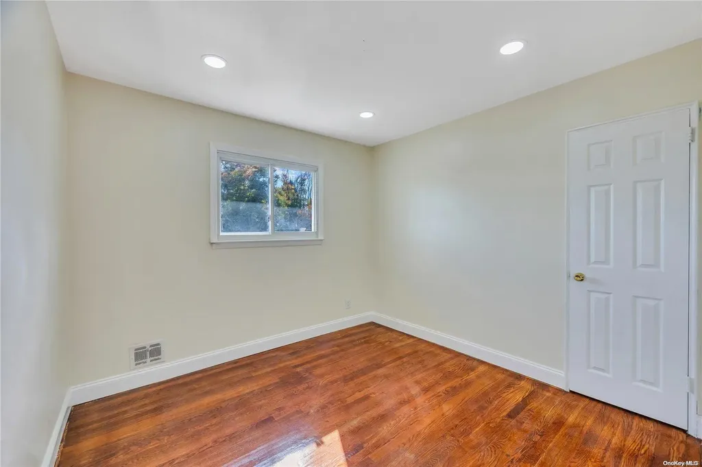 10 Alan Crest Drive Hicksville NY 11801