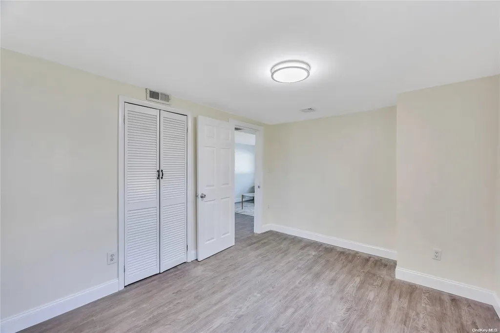 10 Alan Crest Drive Hicksville NY 11801
