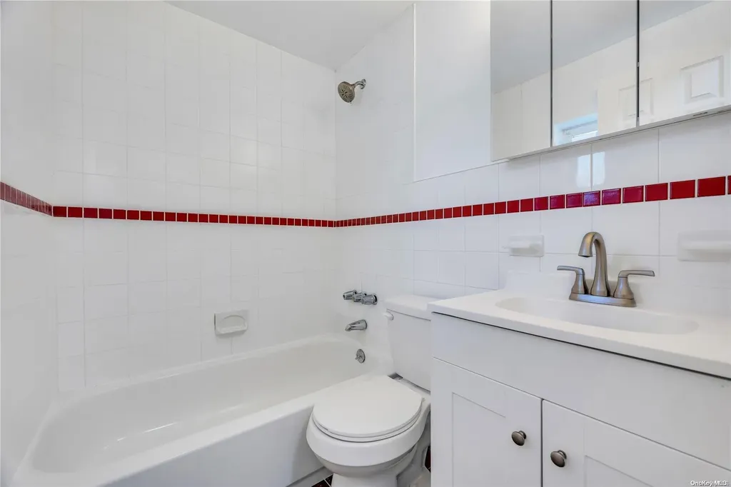 10 Alan Crest Drive Hicksville NY 11801