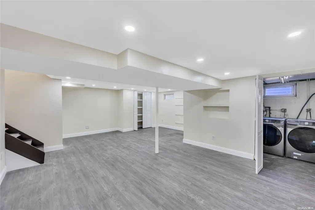 10 Alan Crest Drive Hicksville NY 11801