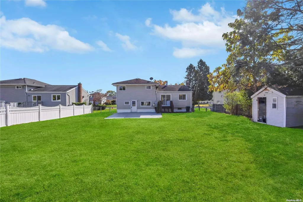 10 Alan Crest Drive Hicksville NY 11801