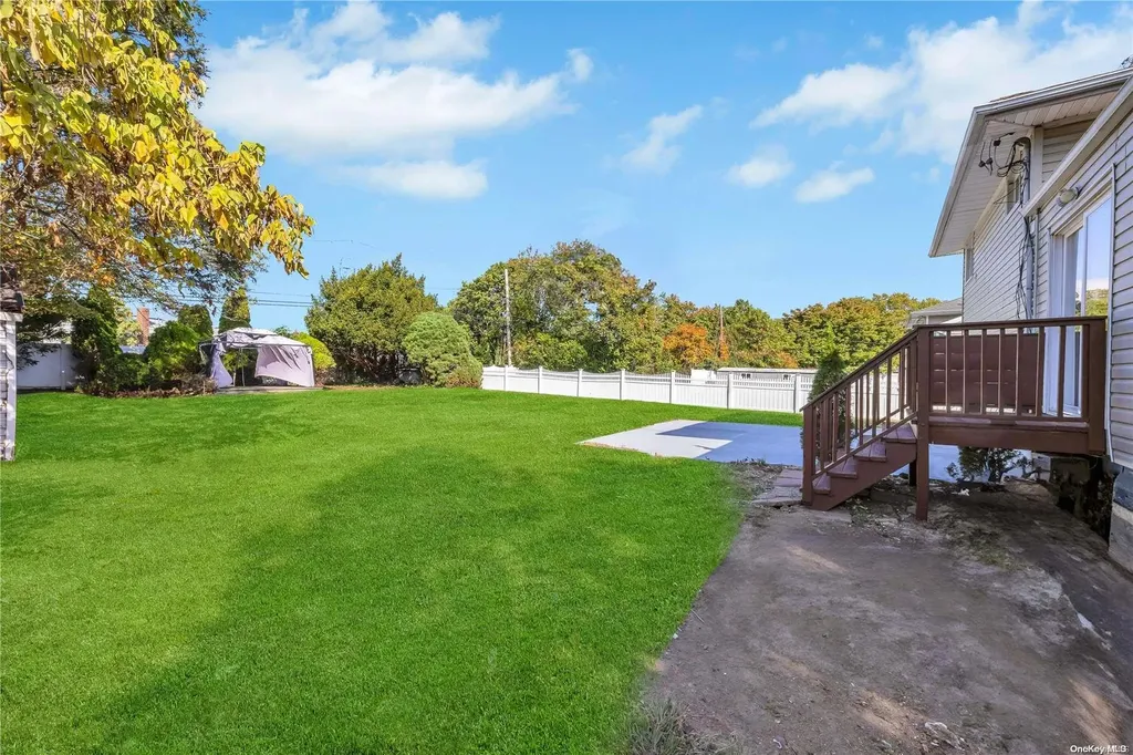 10 Alan Crest Drive Hicksville NY 11801