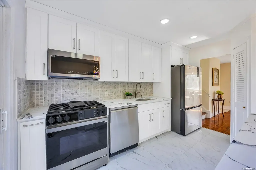 10 Alan Crest Drive Hicksville NY 11801