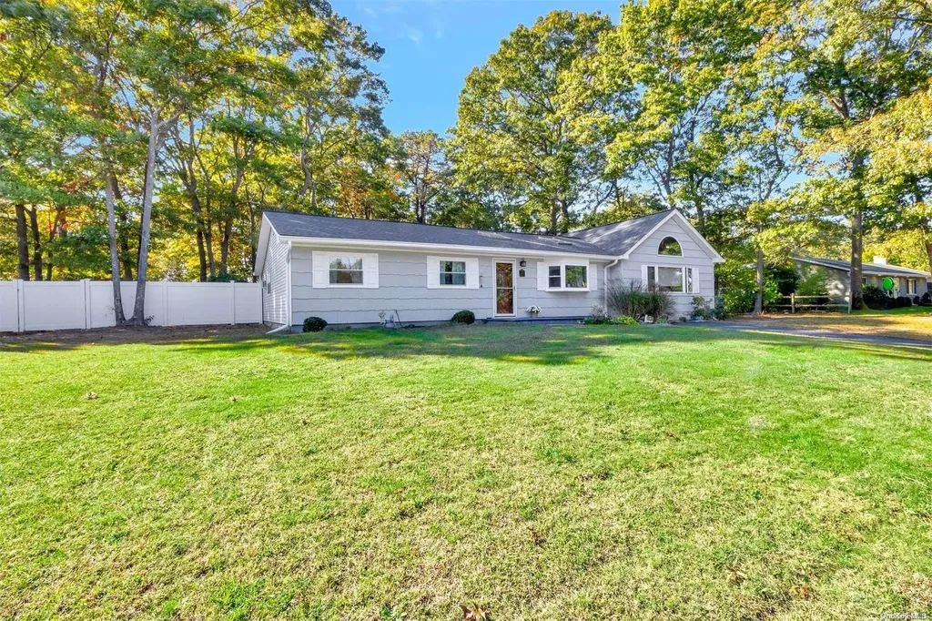 22 Milldown Road Yaphank NY 11980