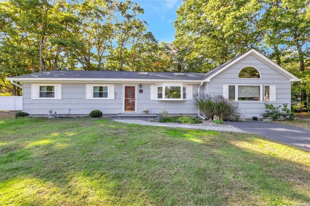 22 Milldown Road Yaphank NY 11980