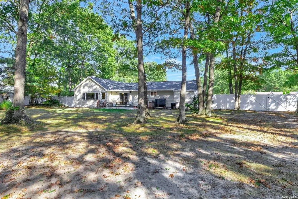 22 Milldown Road Yaphank NY 11980