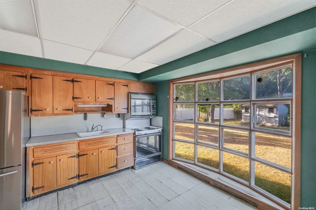 21 Swan View Drive Patchogue NY 11772
