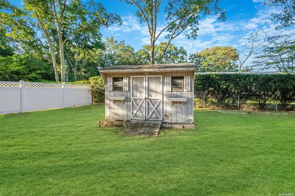 21 Swan View Drive Patchogue NY 11772