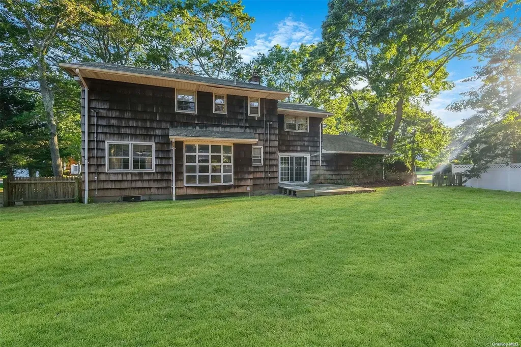 21 Swan View Drive Patchogue NY 11772