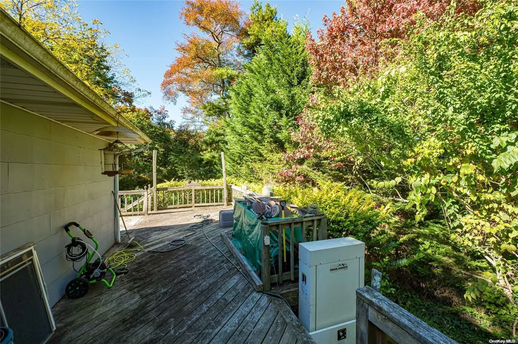 541 Beacon Avenue Lindenhurst NY 11757