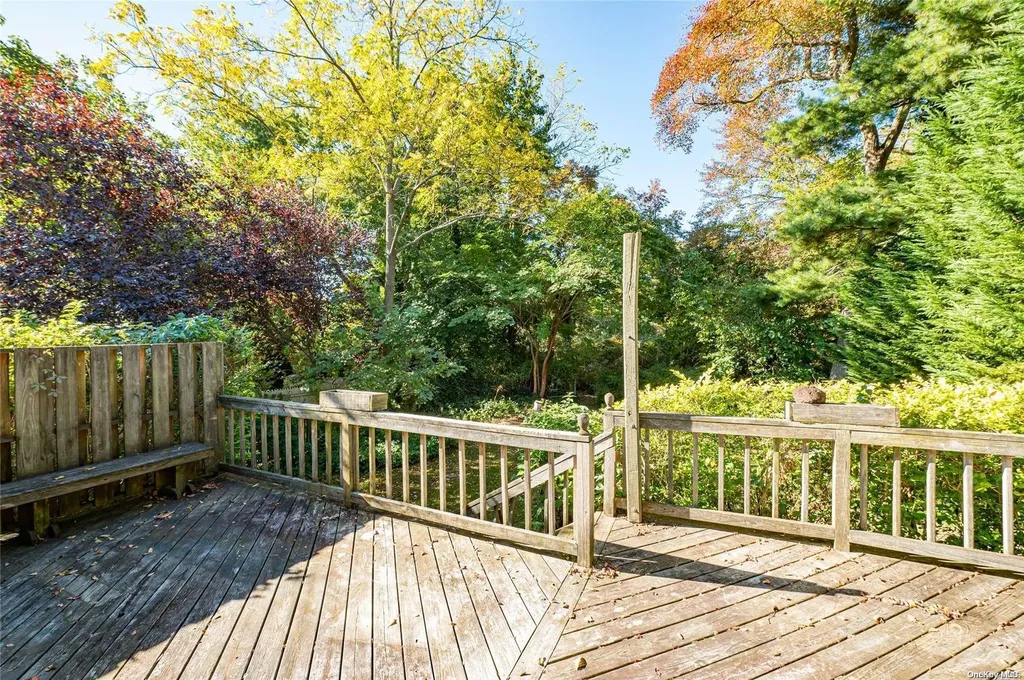 541 Beacon Avenue Lindenhurst NY 11757