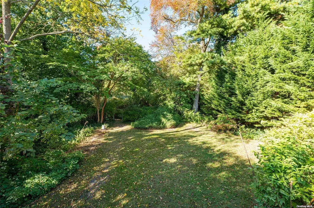 541 Beacon Avenue Lindenhurst NY 11757