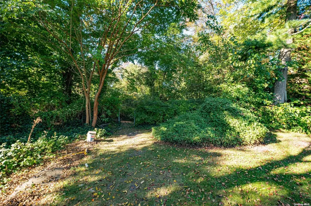 541 Beacon Avenue Lindenhurst NY 11757