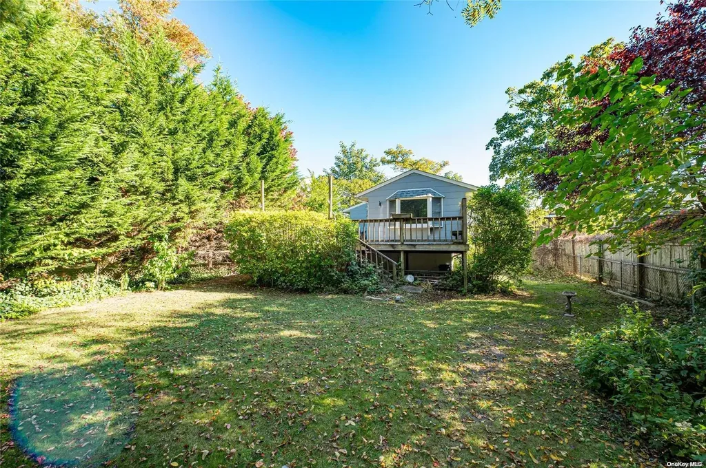 541 Beacon Avenue Lindenhurst NY 11757