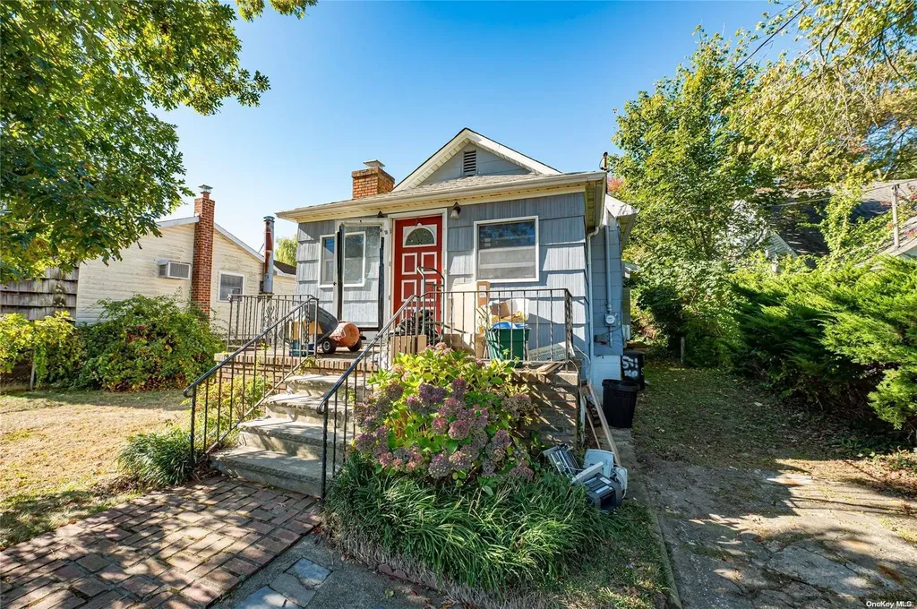 541 Beacon Avenue Lindenhurst NY 11757