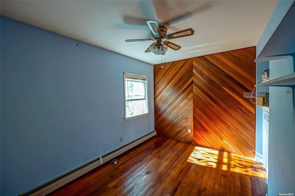 541 Beacon Avenue Lindenhurst NY 11757