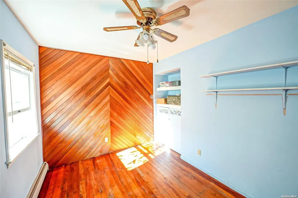 541 Beacon Avenue Lindenhurst NY 11757