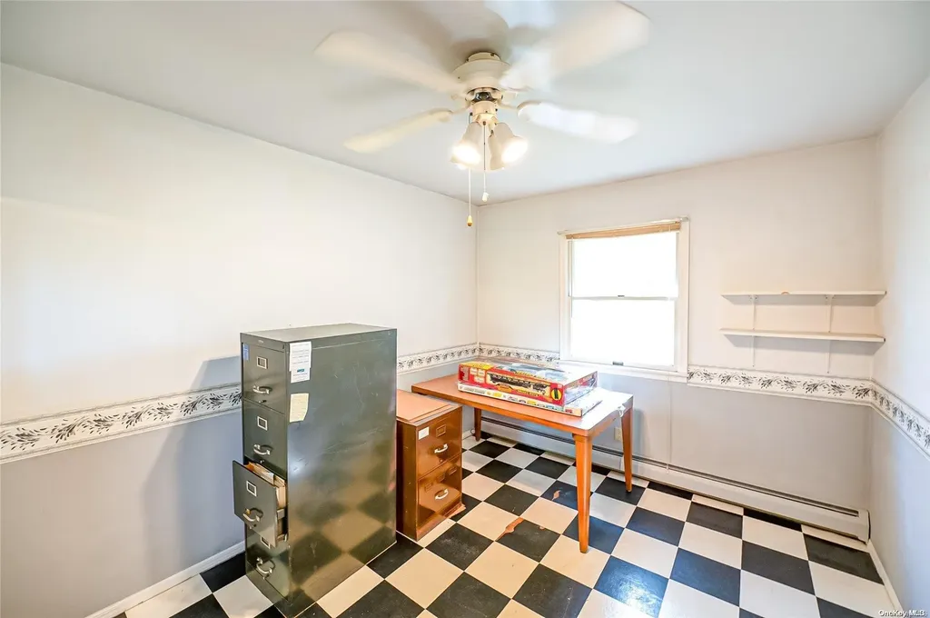541 Beacon Avenue Lindenhurst NY 11757