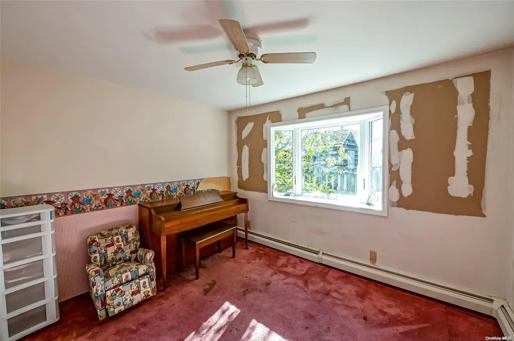 541 Beacon Avenue Lindenhurst NY 11757