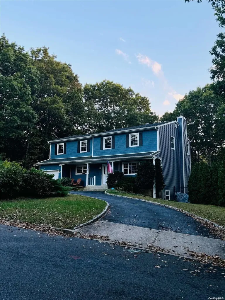 10 Vega Drive Shoreham NY 11786