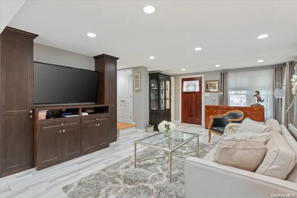 704 Sunrise Avenue Bellmore NY 11710