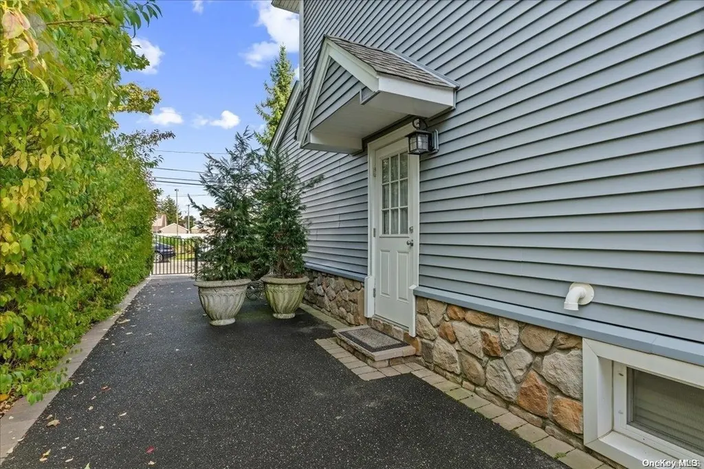 704 Sunrise Avenue Bellmore NY 11710