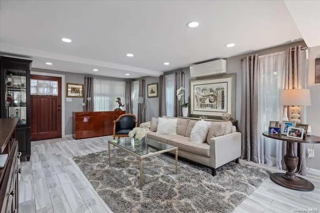 704 Sunrise Avenue Bellmore NY 11710