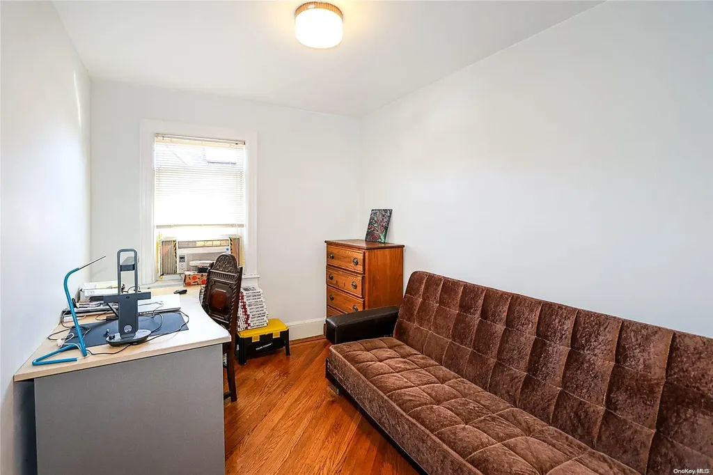 49 Trafalgar Square Lynbrook NY 11563